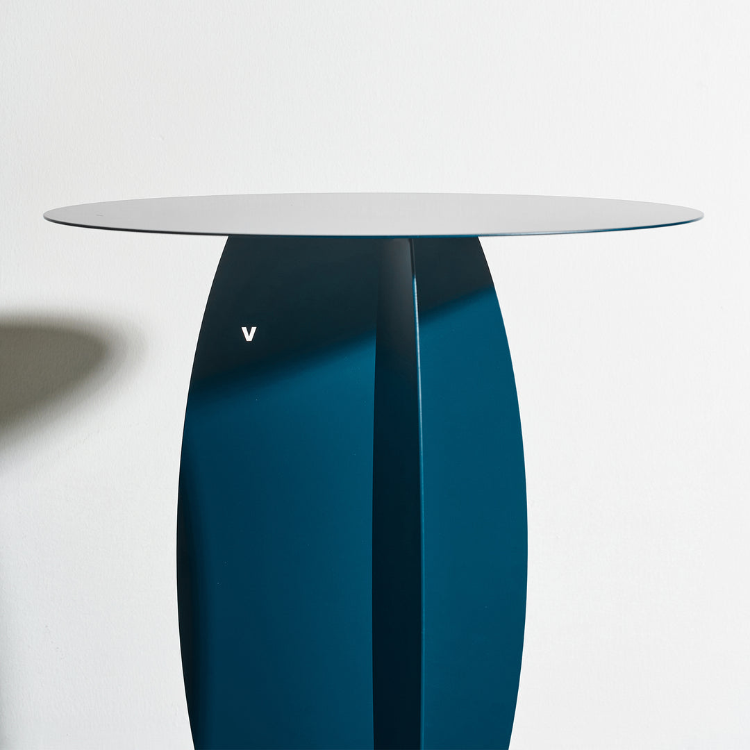 VEYRA Minimalist Metal Round End Table in Matte Blue, 16.5"x16.5"x18.5" for Living room, Bedroom