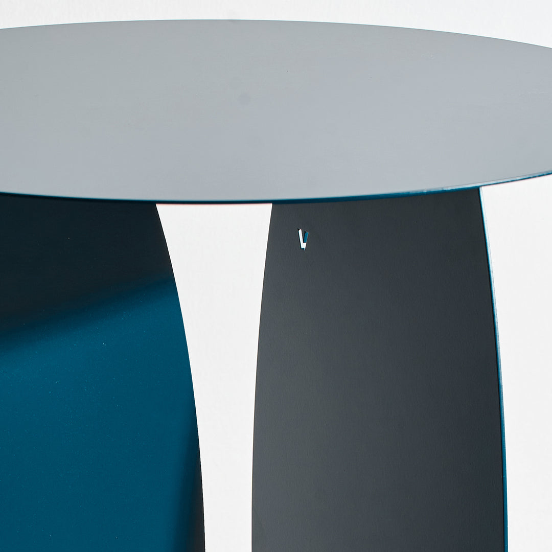 VEYRA Minimalist Metal Round End Table in Matte Blue, 16.5"x16.5"x18.5" for Living room, Bedroom